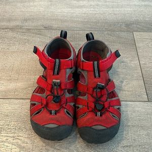KEENS - Big kid size 4